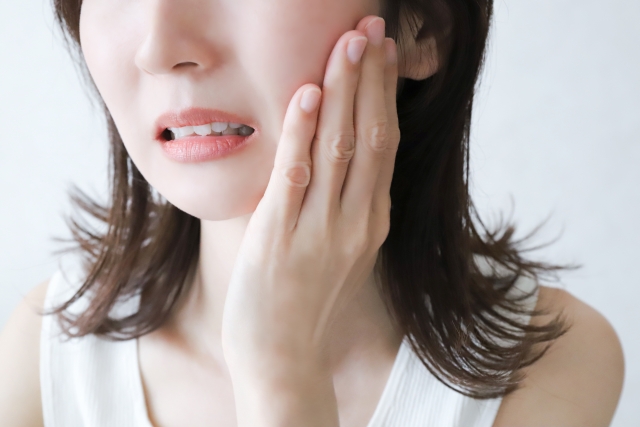 顎の痛みが続く…放置するとどうなる？原因と対策を徹底解説