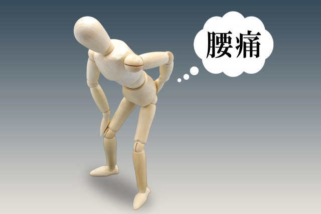 デスクワークで腰痛が起こる理由とは？姿勢との関係を解説